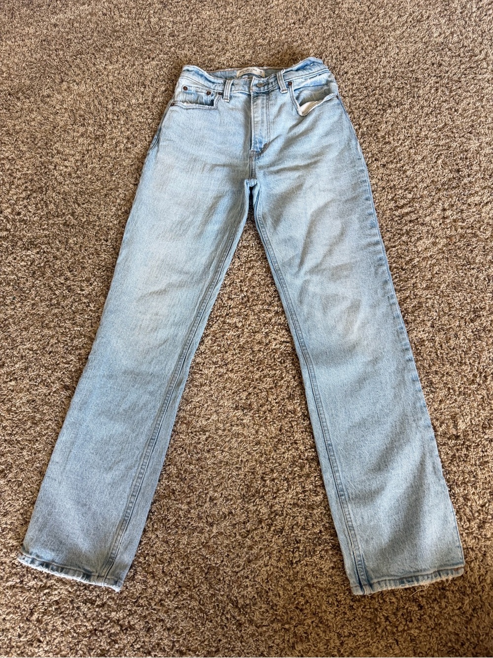 Abercrombie & Fitch sz 2/26 90’s Straight Ultra High Rise with Split hem